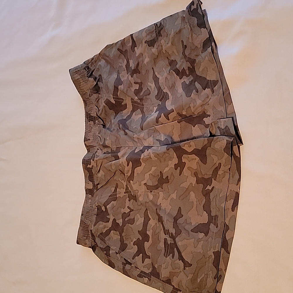 Columbia SZ L camo shorts